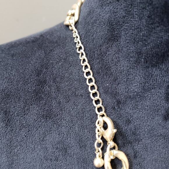 Women Fashion Gold Tone Crystal Cluster Flowers Bold Chain Necklace with Lobster - Picture 7 of 7